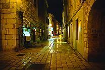 n�chtens in den Gassen von Rab