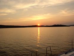 der erste Sonnenuntergang auf dem Meer ...