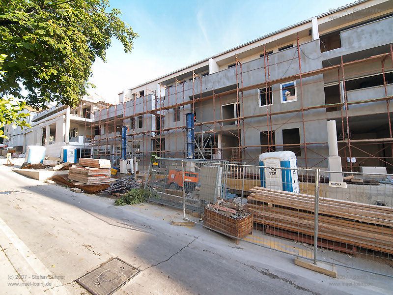und nun wird in Mali Losinj ein neues Wohn und Gesch�ftshaus gebaut