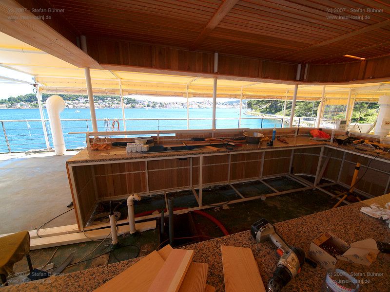 die zuk�nftige Bar an Deck des Motorschiffes Marina mit Blick in den Hafen von Mali Losinj