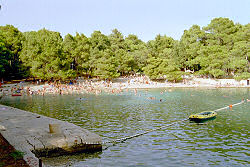 Sandstrand am Hotel Bellevue in der Cikat Bucht in Mali Losinj