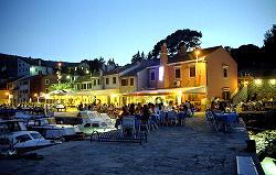 volles Haus in den Fischspezialit�tenrestaurants in Rovenska