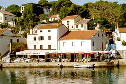 Fischspezalit�tenrestaurant Marina (links) und eine gute und <br> preiswerte Pizzeria (rechts) im Hafen von Veli Losinj
